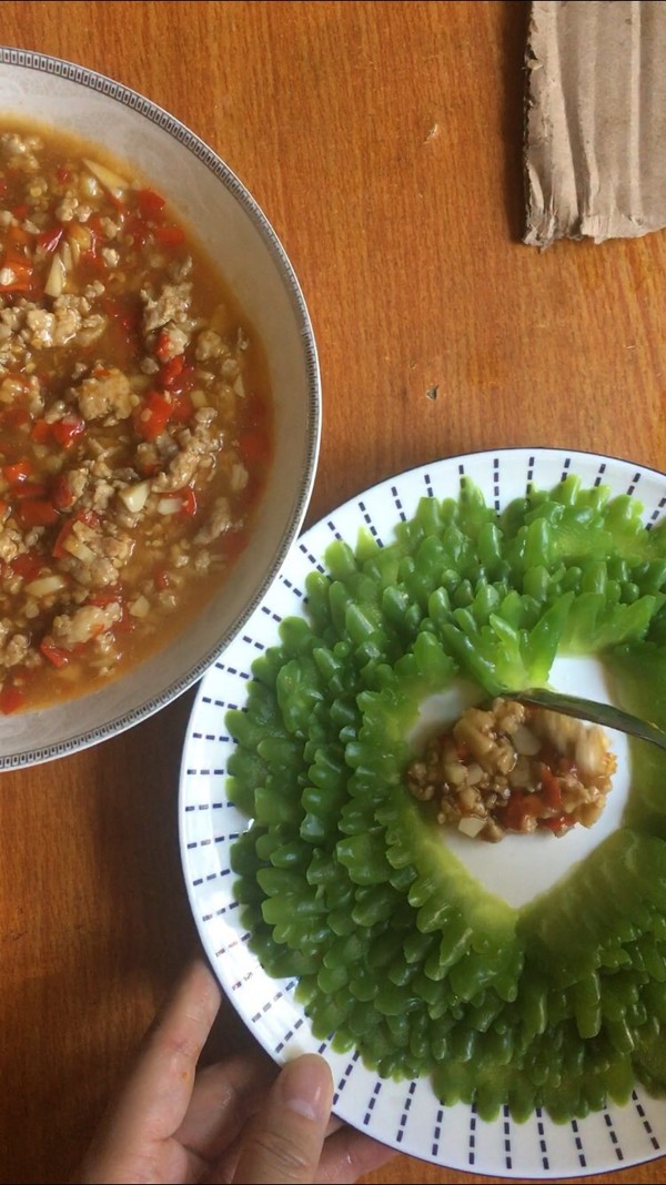 剁椒肉末抱苦瓜的做法-香辣味炒菜譜