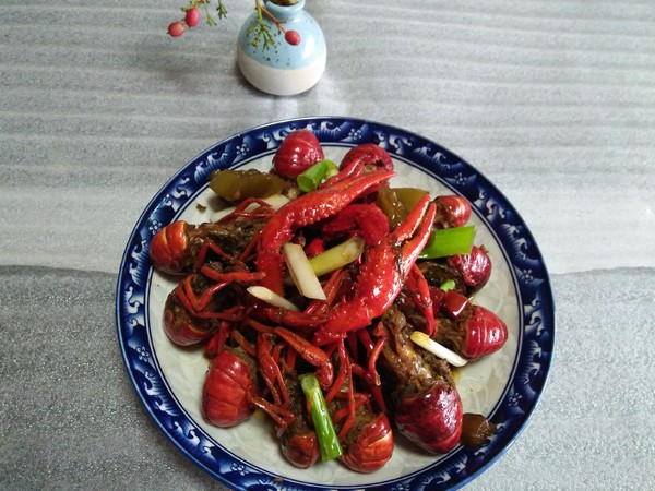酸菜小龍蝦的做法-蒜香味炒菜譜