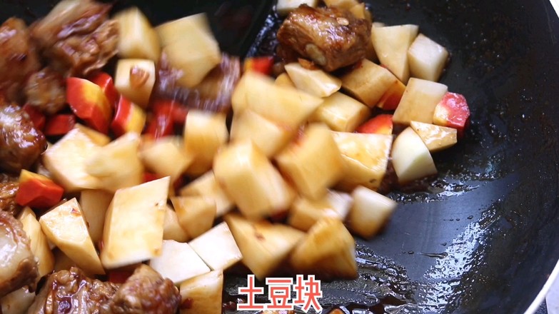 電飯煲排骨土豆飯的做法-咸鮮味煮菜譜-易網健康養生網 電飯煲排骨土豆飯的做法-咸鮮味煮菜譜