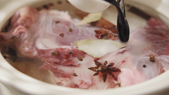 涼拌鹵牛肉【孔老師教做菜】的做法-家常味鹵菜譜