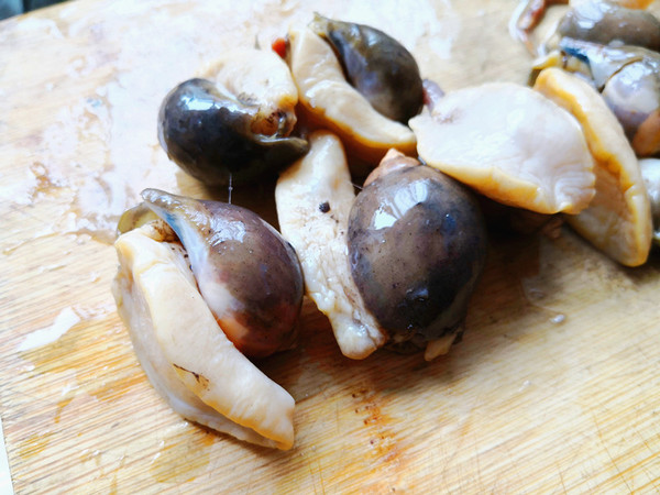 蒜苔炒假鮑魚(yú)的做法-咸鮮味炒菜譜-易網(wǎng)<a href=http://www.aoa7937.com/ target=_blank class=infotextkey>健康養(yǎng)生</a>網(wǎng) 蒜苔炒假鮑魚(yú)的做法-咸鮮味炒菜譜