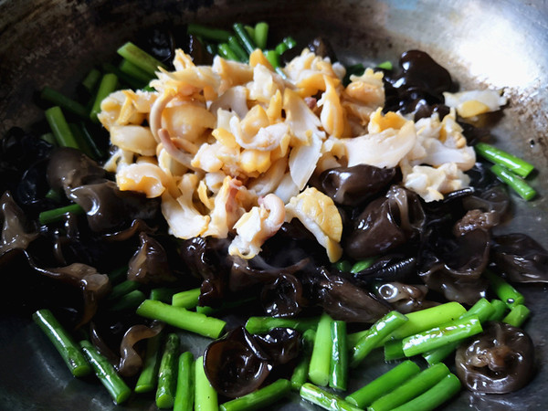 蒜苔炒假鮑魚(yú)的做法-咸鮮味炒菜譜-易網(wǎng)健康養(yǎng)生網(wǎng) 蒜苔炒假鮑魚(yú)的做法-咸鮮味炒菜譜