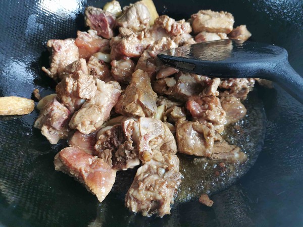 鍋邊饃饃—排骨燒毛豆的做法-家常味燒菜譜-易網健康養生網 鍋邊饃饃—排骨燒毛豆的做法-家常味燒菜譜