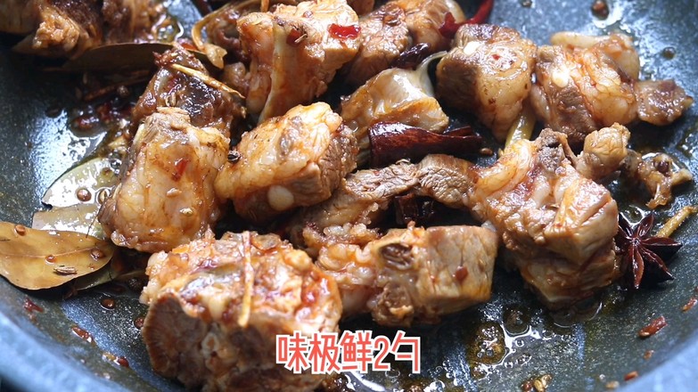 土豆燒排骨的做法-香辣味燒菜譜-易網健康養生網 土豆燒排骨的做法-香辣味燒菜譜