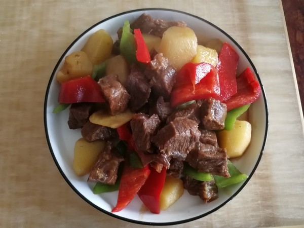 青紅椒土豆燉牛肉的做法-咸鮮味燉菜譜-易網健康養生網 青紅椒土豆燉牛肉的做法-咸鮮味燉菜譜