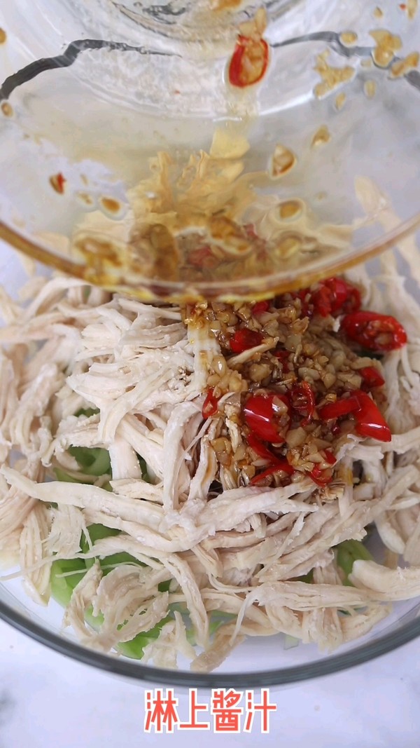 黃瓜拌雞絲的做法-酸辣味拌菜譜-易網健康養生網 黃瓜拌雞絲的做法-酸辣味拌菜譜