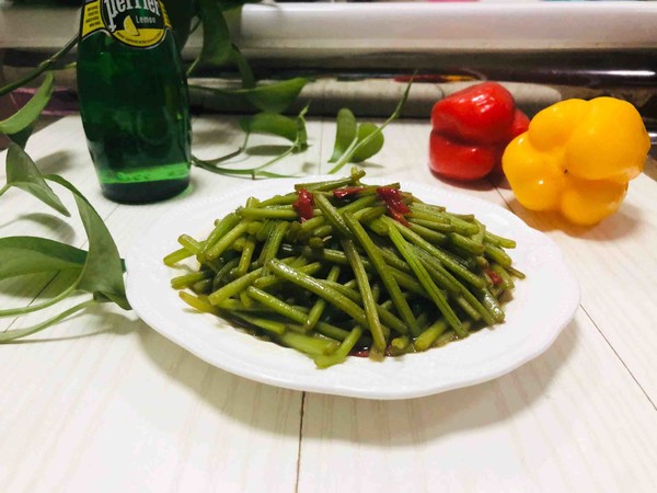 素炒山芋藤的做法-家常味炒菜譜-易網(wǎng)健康養(yǎng)生網(wǎng) 素炒山芋藤的做法-家常味炒菜譜