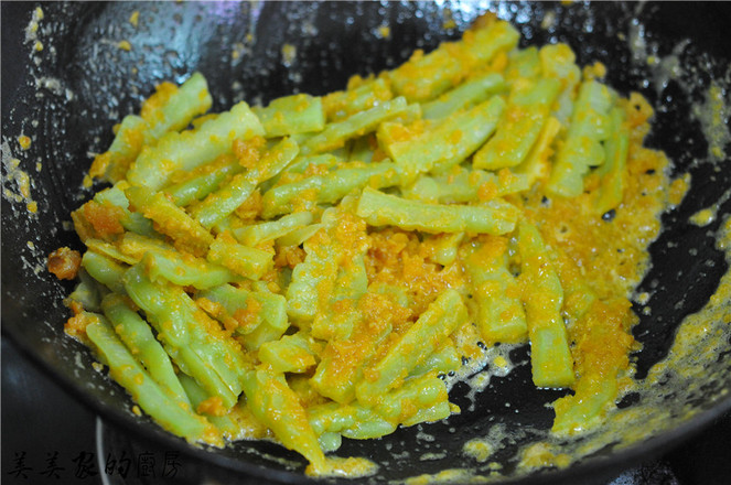 咸蛋黃焗苦瓜的做法-家常味炒菜譜-易網健康養生網 咸蛋黃焗苦瓜的做法-家常味炒菜譜
