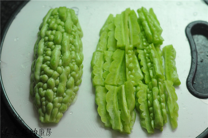 咸蛋黃焗苦瓜的做法-家常味炒菜譜-易網健康養生網 咸蛋黃焗苦瓜的做法-家常味炒菜譜