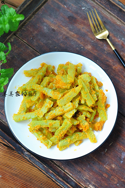 咸蛋黃焗苦瓜的做法-家常味炒菜譜-易網健康養生網 咸蛋黃焗苦瓜的做法-家常味炒菜譜