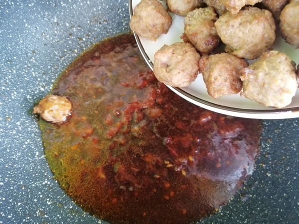 糖醋丸子的做法-酸甜味炸菜譜