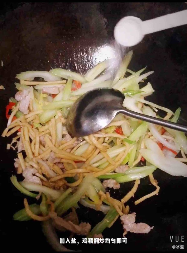 芹菜干子炒肉絲的做法-家常味炒菜譜