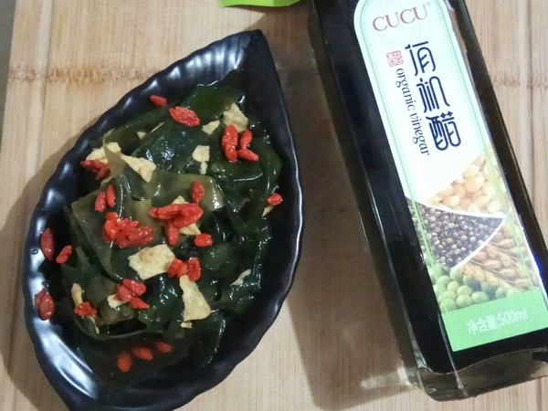 爽口涼拌裙帶菜的做法-家常味拌菜譜-易網(wǎng)健康養(yǎng)生網(wǎng) 爽口涼拌裙帶菜的做法-家常味拌菜譜
