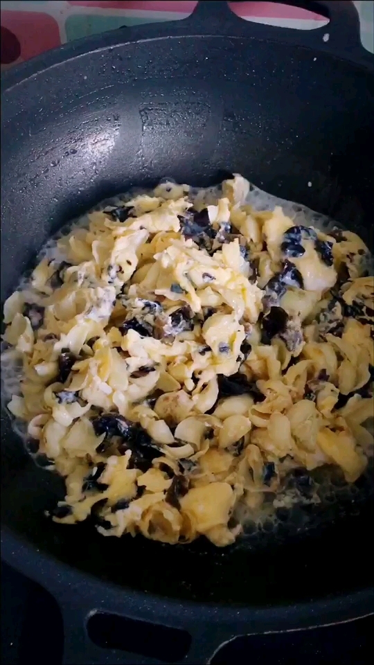 雞蛋煎百合的做法-家常味炒菜譜