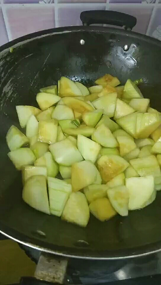 素燉角瓜的做法-家常味燉菜譜