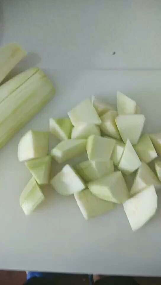 素燉角瓜的做法-家常味燉菜譜