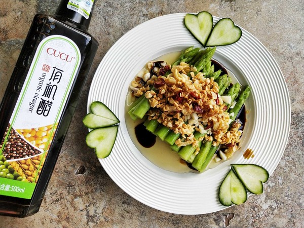 蒜香油淋蘆筍的做法-酸辣味拌菜譜-易網(wǎng)健康養(yǎng)生網(wǎng) 蒜香油淋蘆筍的做法-酸辣味拌菜譜