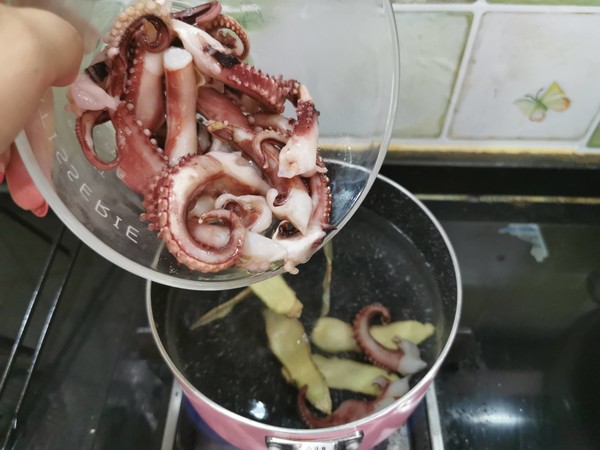 五分鐘撤離廚房的快手菜,好吃停不下來的——蔥絲涼拌八帶爪的做法-咸鮮味拌菜譜-易網(wǎng)健康養(yǎng)生網(wǎng) 五分鐘撤離廚房的快手菜,好吃停不下來的——蔥絲涼拌八帶爪的做法-咸鮮味拌菜譜