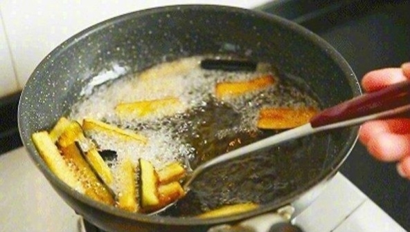 肉末茄子的做法-家常味炒菜譜