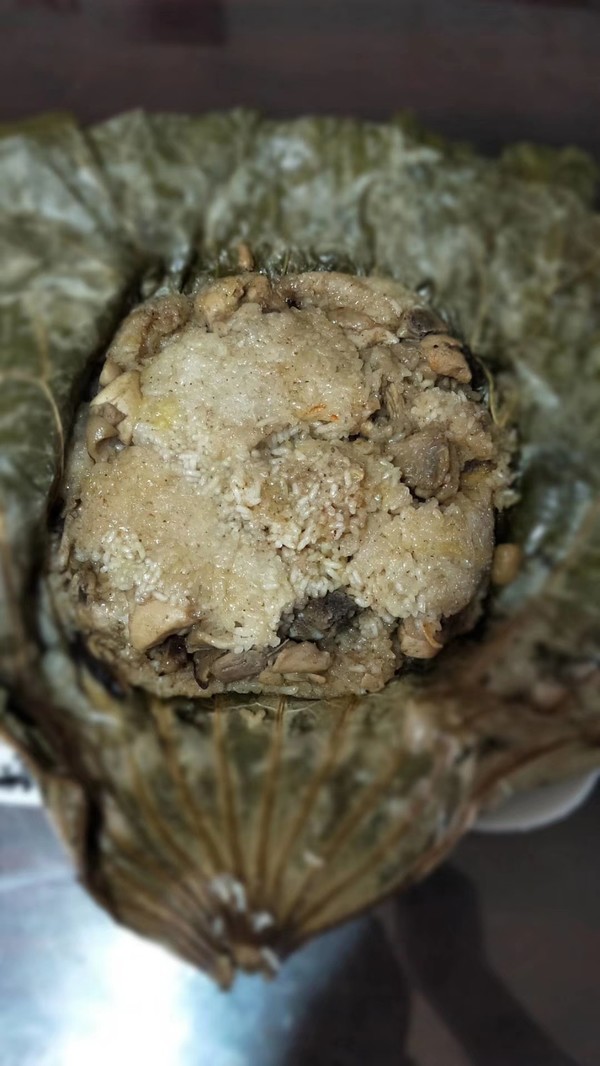 《荷葉糯米雞》的做法-咸鮮味蒸菜譜