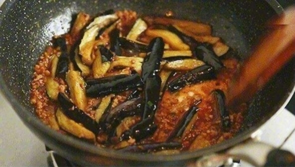 肉末茄子的做法-家常味炒菜譜