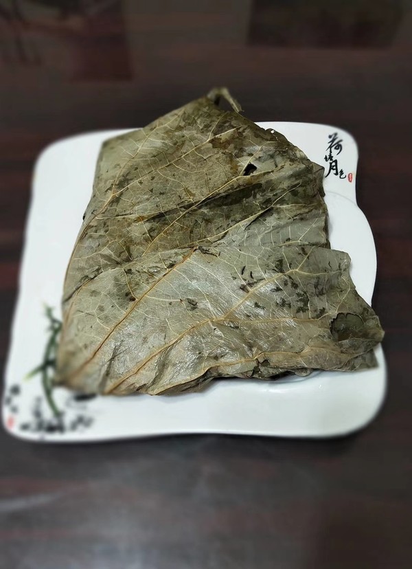 《荷葉糯米雞》的做法-咸鮮味蒸菜譜