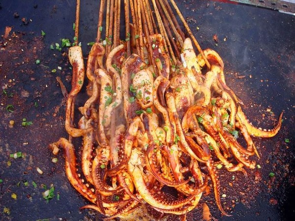 金江小姑娘土豆爆魷魚的做法-麻辣味烤菜譜-易網健康養生網 金江小姑娘土豆爆魷魚的做法-麻辣味烤菜譜