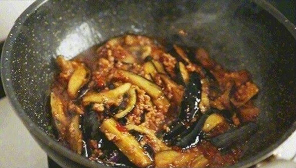 肉末茄子的做法-家常味炒菜譜