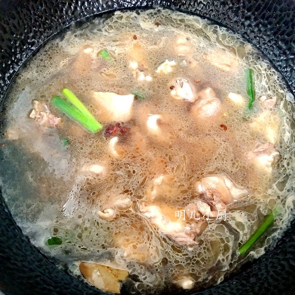 燉炒大公雞的做法-家常味燉菜譜-易網(wǎng)健康養(yǎng)生網(wǎng) 燉炒大公雞的做法-家常味燉菜譜