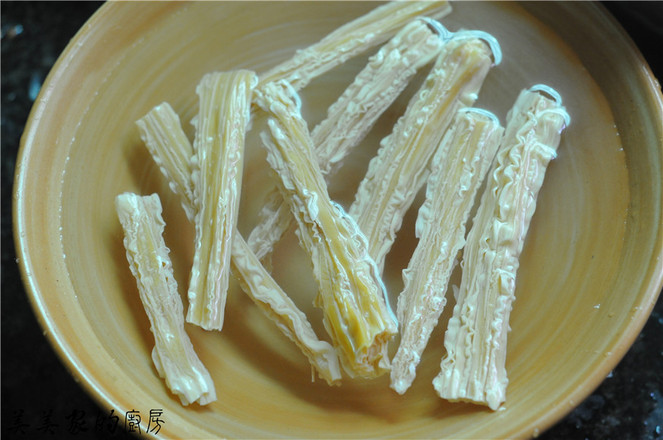 拌腐竹的做法-香辣味拌菜譜-易網(wǎng)<a href=http://www.aoa7937.com/ target=_blank class=infotextkey>健康養(yǎng)生</a>網(wǎng) 拌腐竹的做法-香辣味拌菜譜
