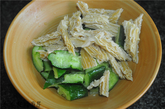 拌腐竹的做法-香辣味拌菜譜-易網(wǎng)健康養(yǎng)生網(wǎng) 拌腐竹的做法-香辣味拌菜譜