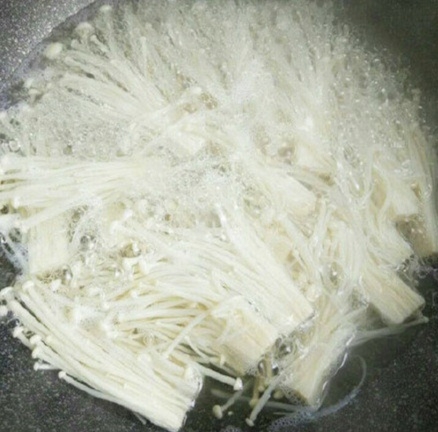 紅油金針菇的做法-家常味拌菜譜