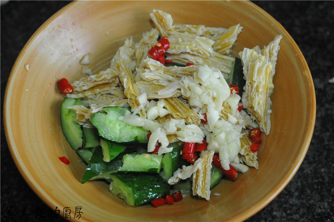 拌腐竹的做法-香辣味拌菜譜-易網(wǎng)健康養(yǎng)生網(wǎng) 拌腐竹的做法-香辣味拌菜譜