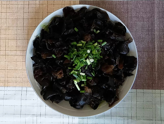 酸辣拌木耳的做法-酸辣味拌菜譜