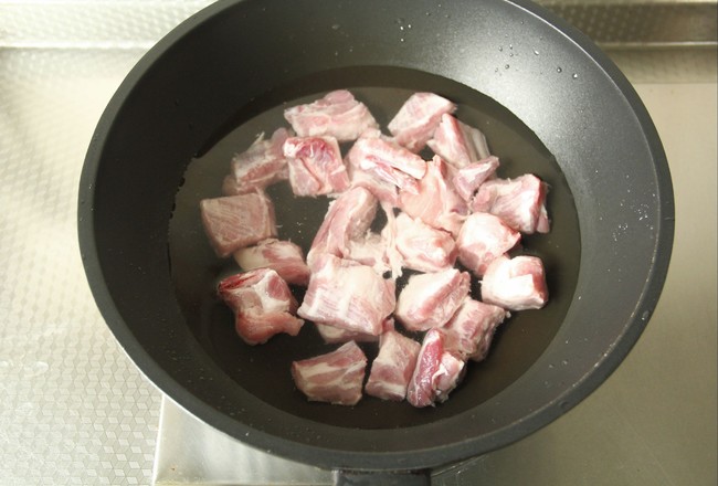 紅燒排骨的做法-家常味煮菜譜-易網<a href=http://www.aoa7937.com/ target=_blank class=infotextkey>健康養生</a>網 紅燒排骨的做法-家常味煮菜譜