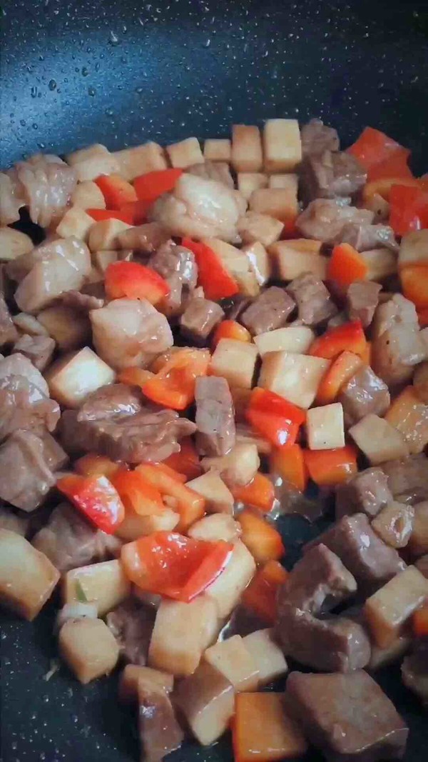 雜蔬牛肉粒的做法-家常味炒菜譜