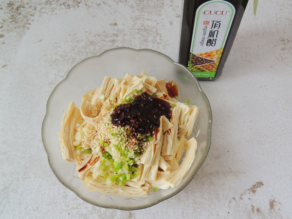 涼拌腐竹的做法-家常味拌菜譜-易網健康養生網 涼拌腐竹的做法-家常味拌菜譜
