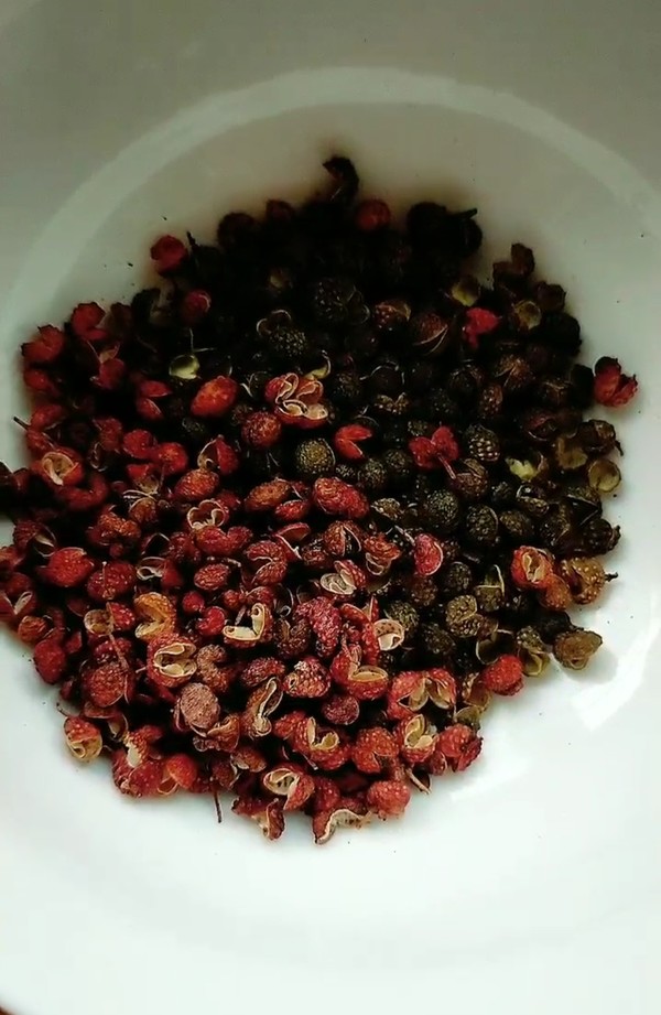 《過水魚》的做法-香辣味其它工藝菜譜-易網(wǎng)健康養(yǎng)生網(wǎng) 《過水魚》的做法-香辣味其它工藝菜譜