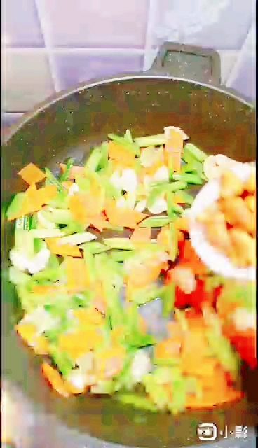 香芹百合的做法-家常味炒菜譜