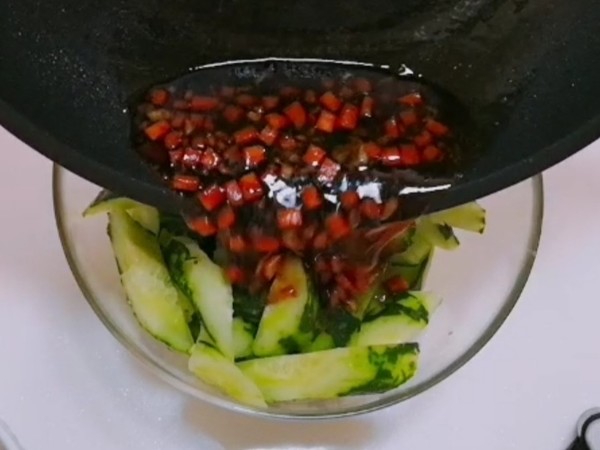 涼拌青瓜的做法-家常味拌菜譜-易網健康養生網 涼拌青瓜的做法-家常味拌菜譜