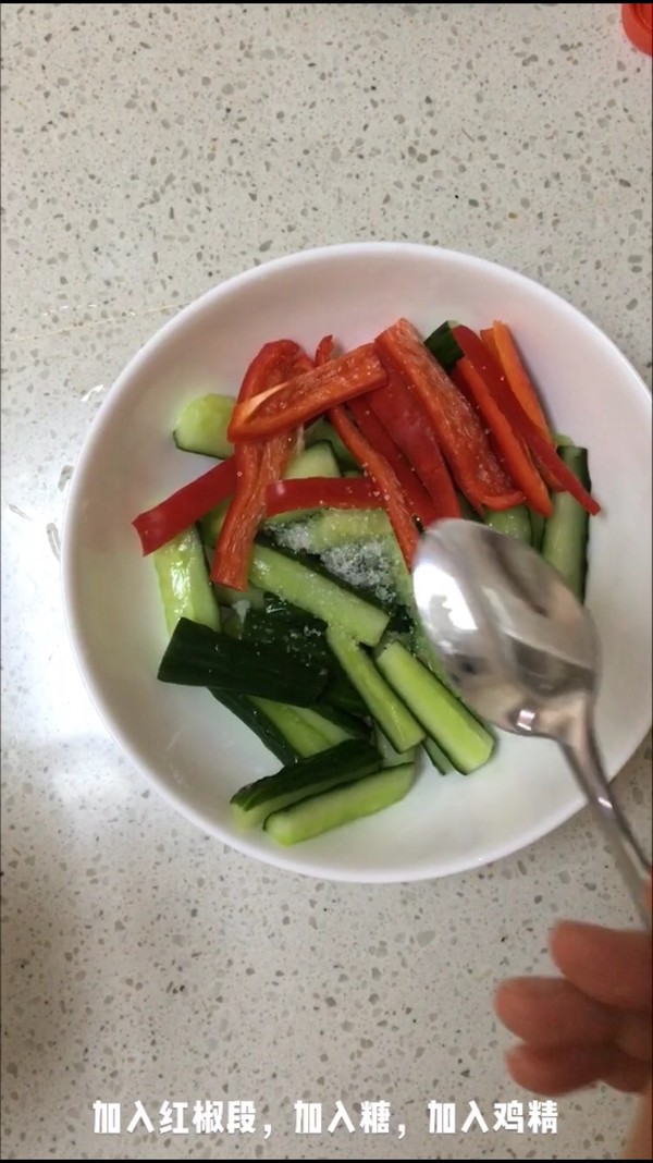 熗拌黃瓜的做法-酸辣味拌菜譜