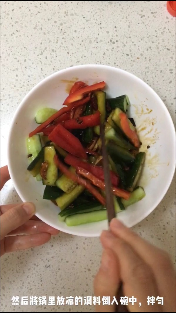 熗拌黃瓜的做法-酸辣味拌菜譜
