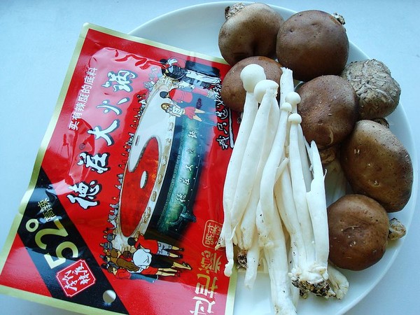 水煮雙菇的做法-麻辣味煮菜譜