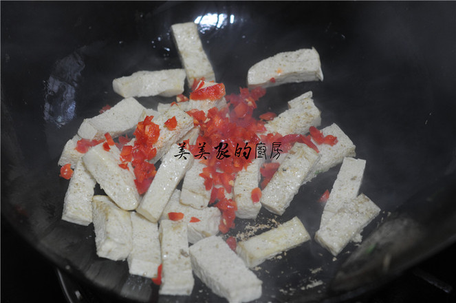 白菜苔炒凍豆腐的做法-家常味炒菜譜-易網(wǎng)健康養(yǎng)生網(wǎng) 白菜苔炒凍豆腐的做法-家常味炒菜譜