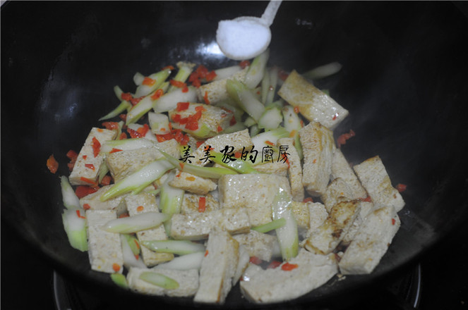 白菜苔炒凍豆腐的做法-家常味炒菜譜-易網(wǎng)健康養(yǎng)生網(wǎng) 白菜苔炒凍豆腐的做法-家常味炒菜譜