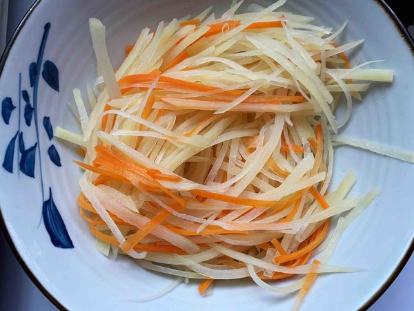 涼拌土豆絲的做法-家常味拌菜譜