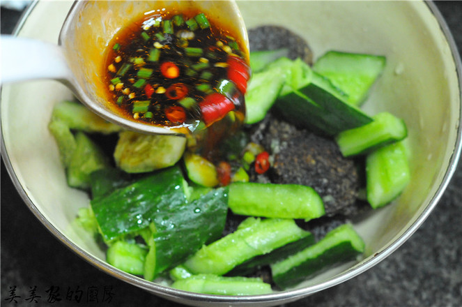 血粑拌黃瓜的做法-家常味拌菜譜-易網健康養生網 血粑拌黃瓜的做法-家常味拌菜譜