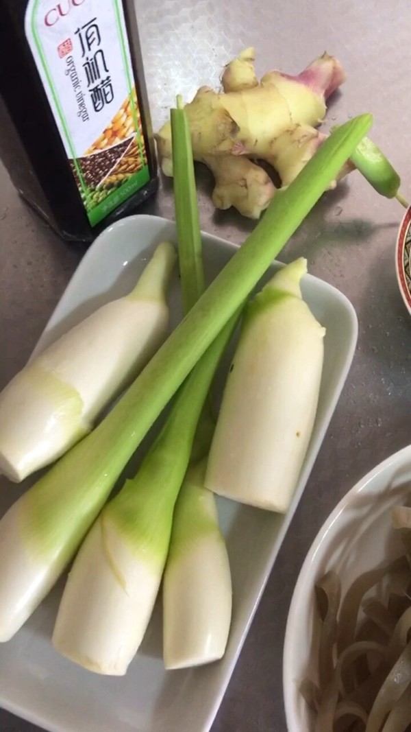 酸辣茭白薯粉的做法-酸辣味煮菜譜