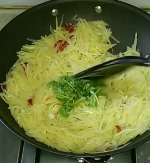 清炒土豆絲的做法-家常味炒菜譜