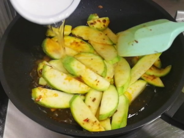 醬炒西葫蘆的做法-香辣味炒菜譜